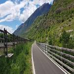 Radweg Staben mit Blick auf Schloss Juval