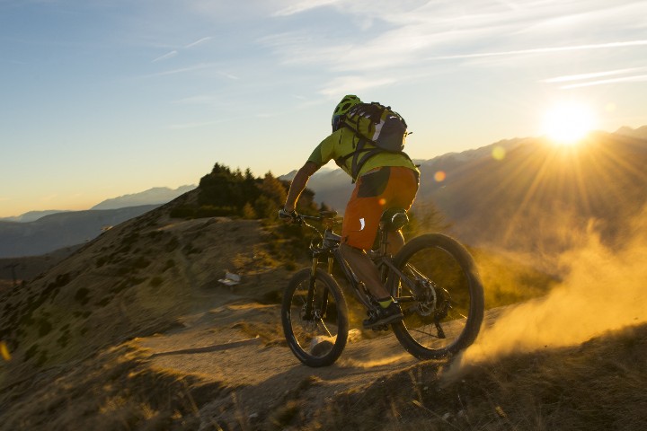 Mountainbiker am Berg auf Meran 2000