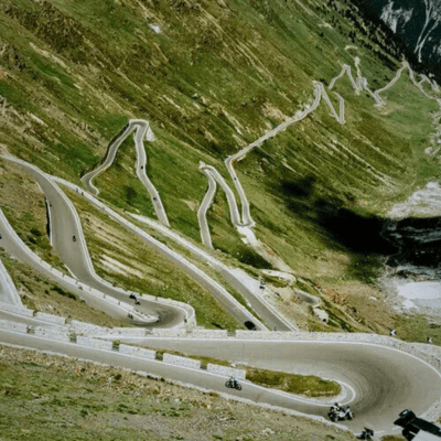 Blick vom Stelvio / Stilfserjoch auf die Passstraße